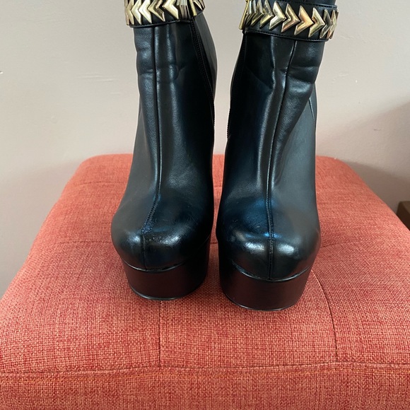 Gladiator Booties - Picture 2 of 3